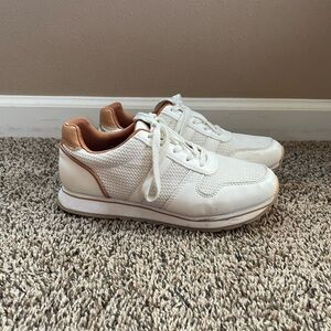 Banana Republic Cream/Tan Sneakers